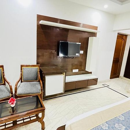 Hotel Starline Sector 28 Gurgaon Exteriör bild