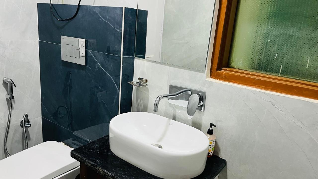 Hotel Starline Sector 28 Gurgaon Exteriör bild