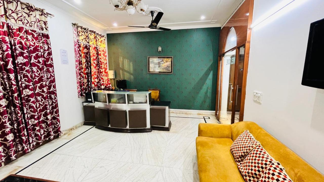 Hotel Starline Sector 28 Gurgaon Exteriör bild