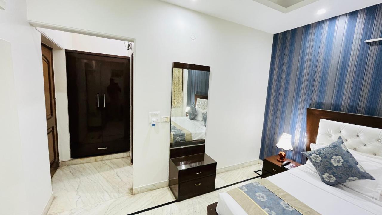 Hotel Starline Sector 28 Gurgaon Exteriör bild