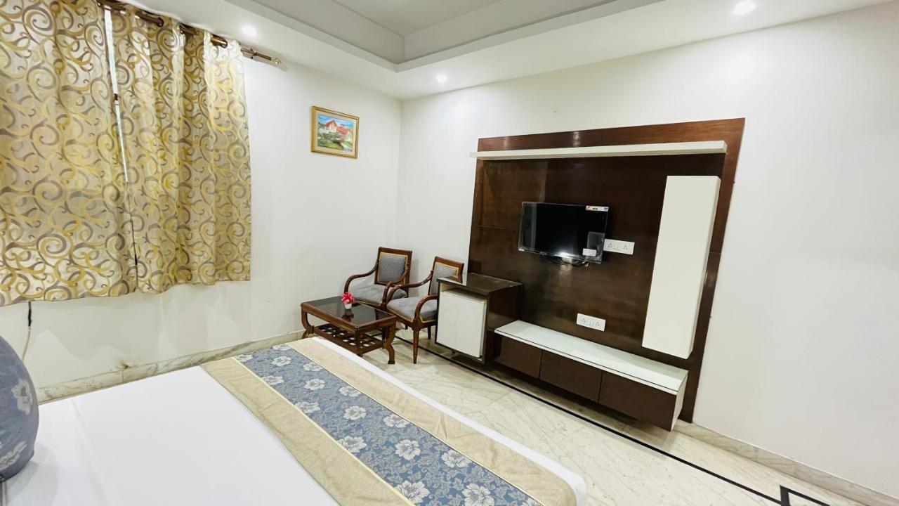 Hotel Starline Sector 28 Gurgaon Exteriör bild