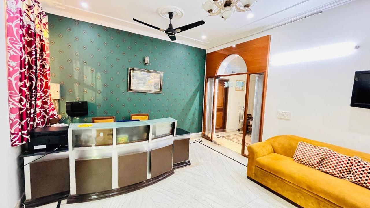 Hotel Starline Sector 28 Gurgaon Exteriör bild