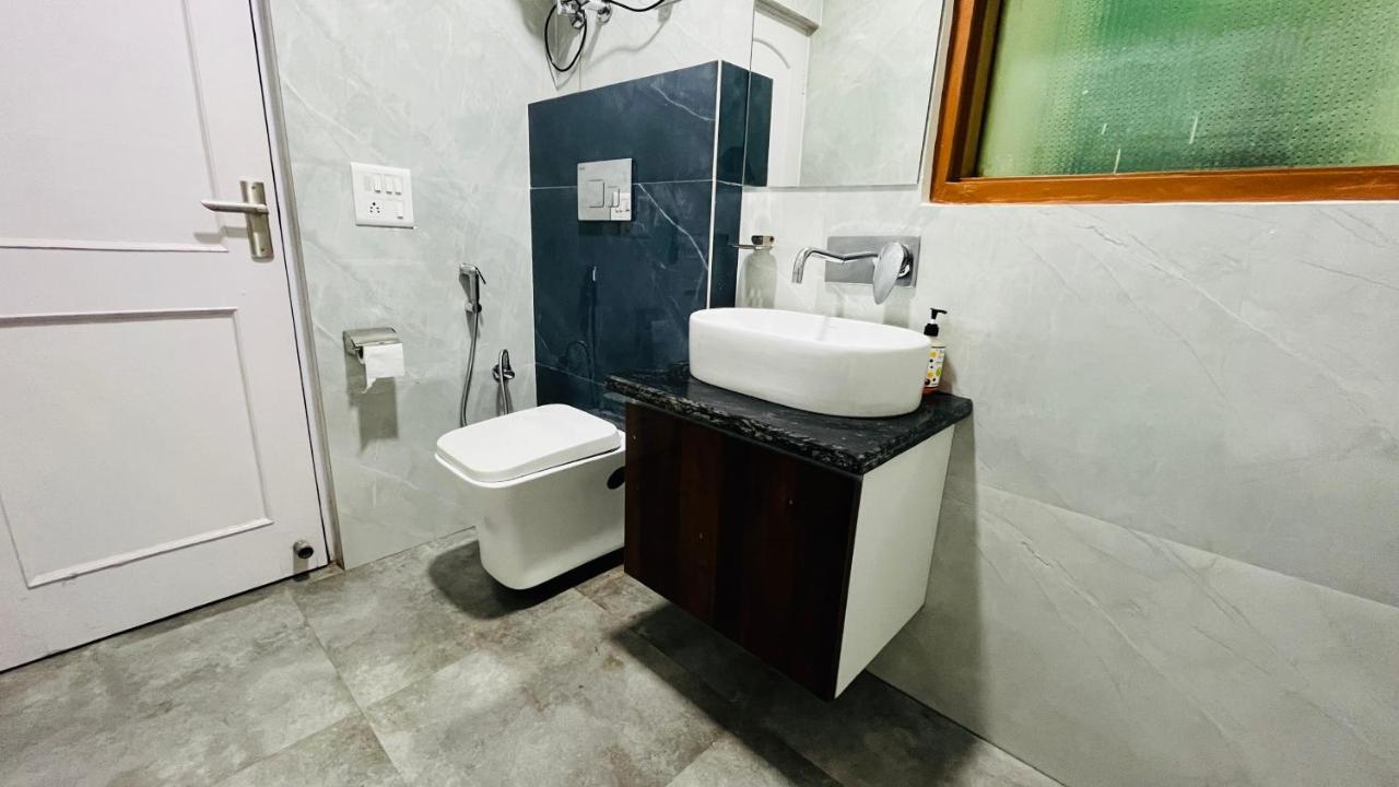 Hotel Starline Sector 28 Gurgaon Exteriör bild