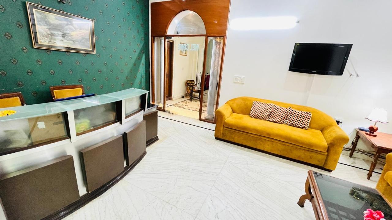 Hotel Starline Sector 28 Gurgaon Exteriör bild