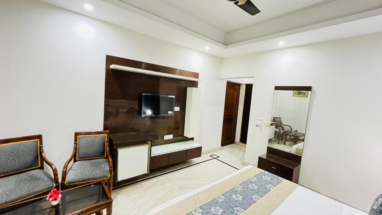 Hotel Starline Sector 28 Gurgaon Exteriör bild