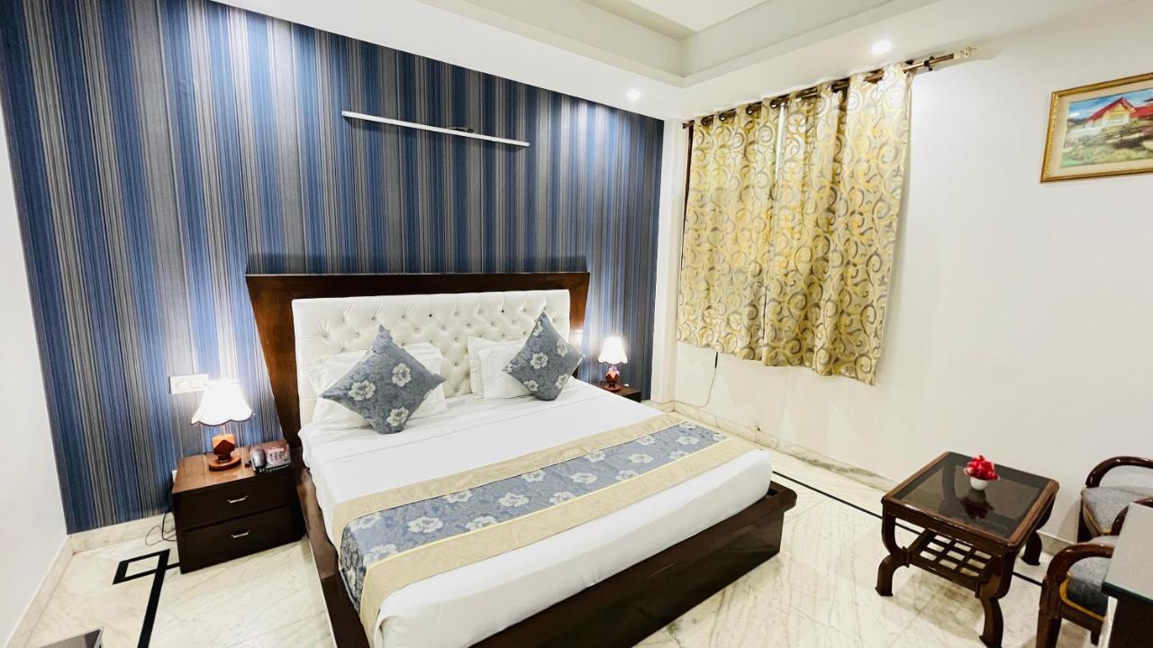 Hotel Starline Sector 28 Gurgaon Exteriör bild