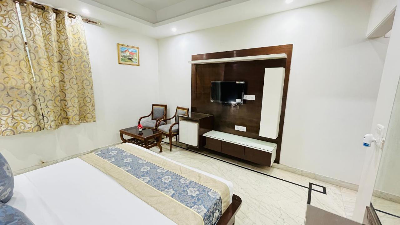 Hotel Starline Sector 28 Gurgaon Exteriör bild
