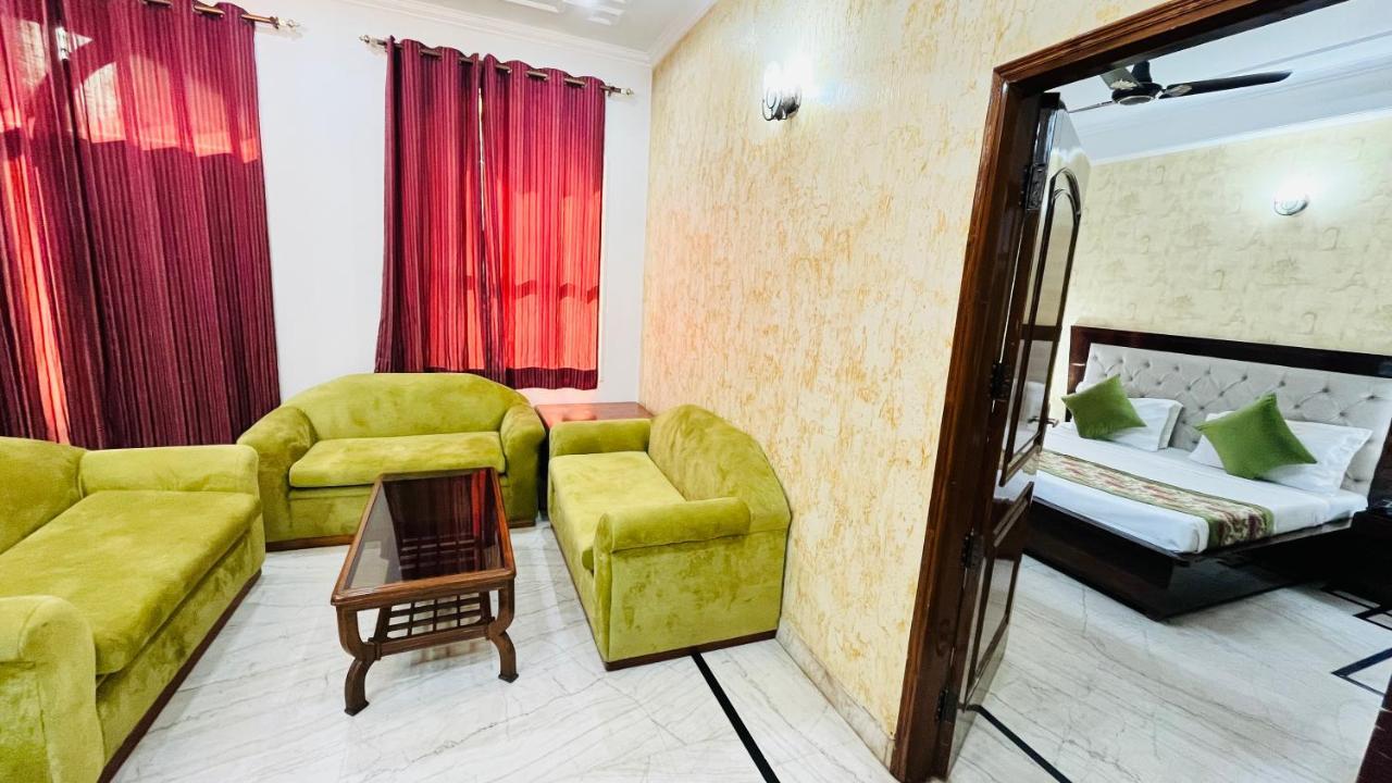 Hotel Starline Sector 28 Gurgaon Exteriör bild