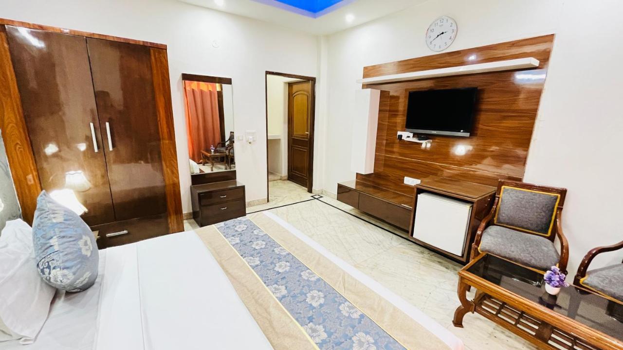 Hotel Starline Sector 28 Gurgaon Exteriör bild