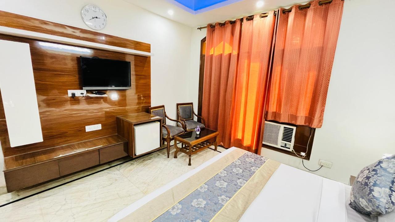Hotel Starline Sector 28 Gurgaon Exteriör bild