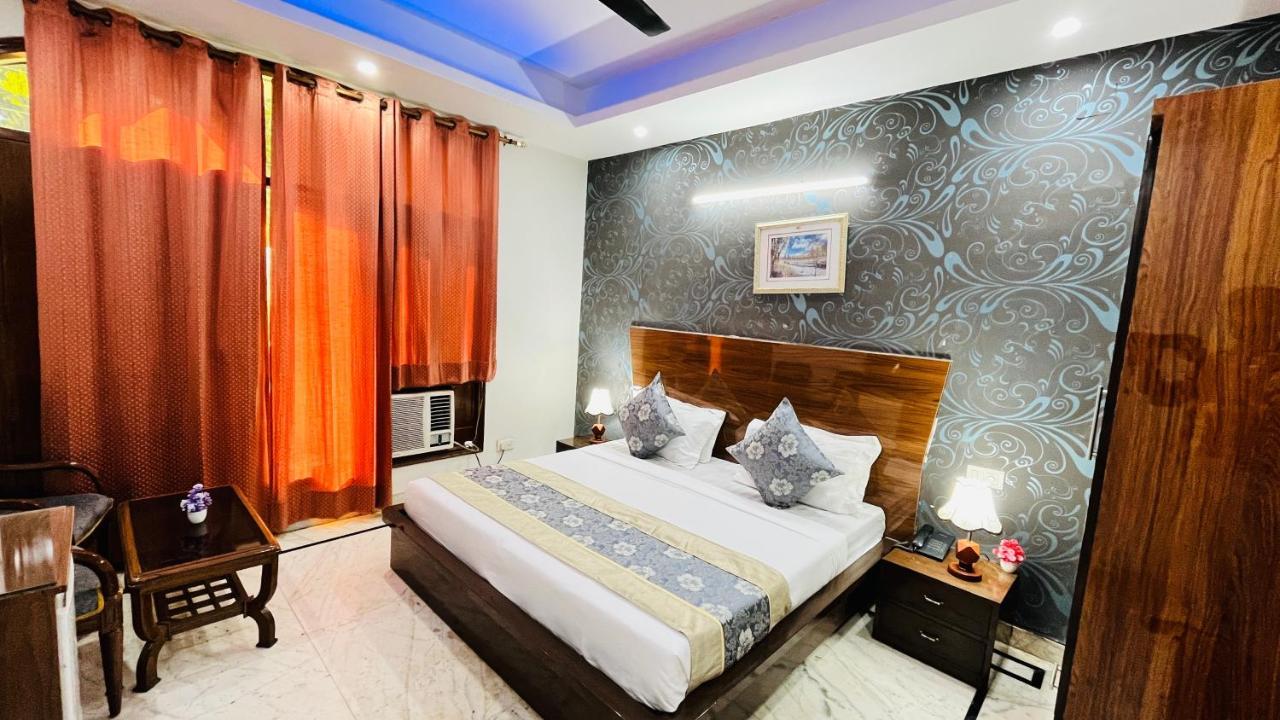 Hotel Starline Sector 28 Gurgaon Exteriör bild