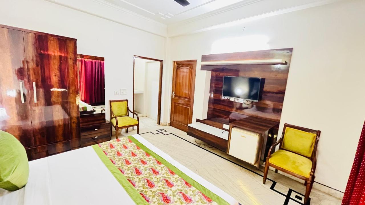 Hotel Starline Sector 28 Gurgaon Exteriör bild