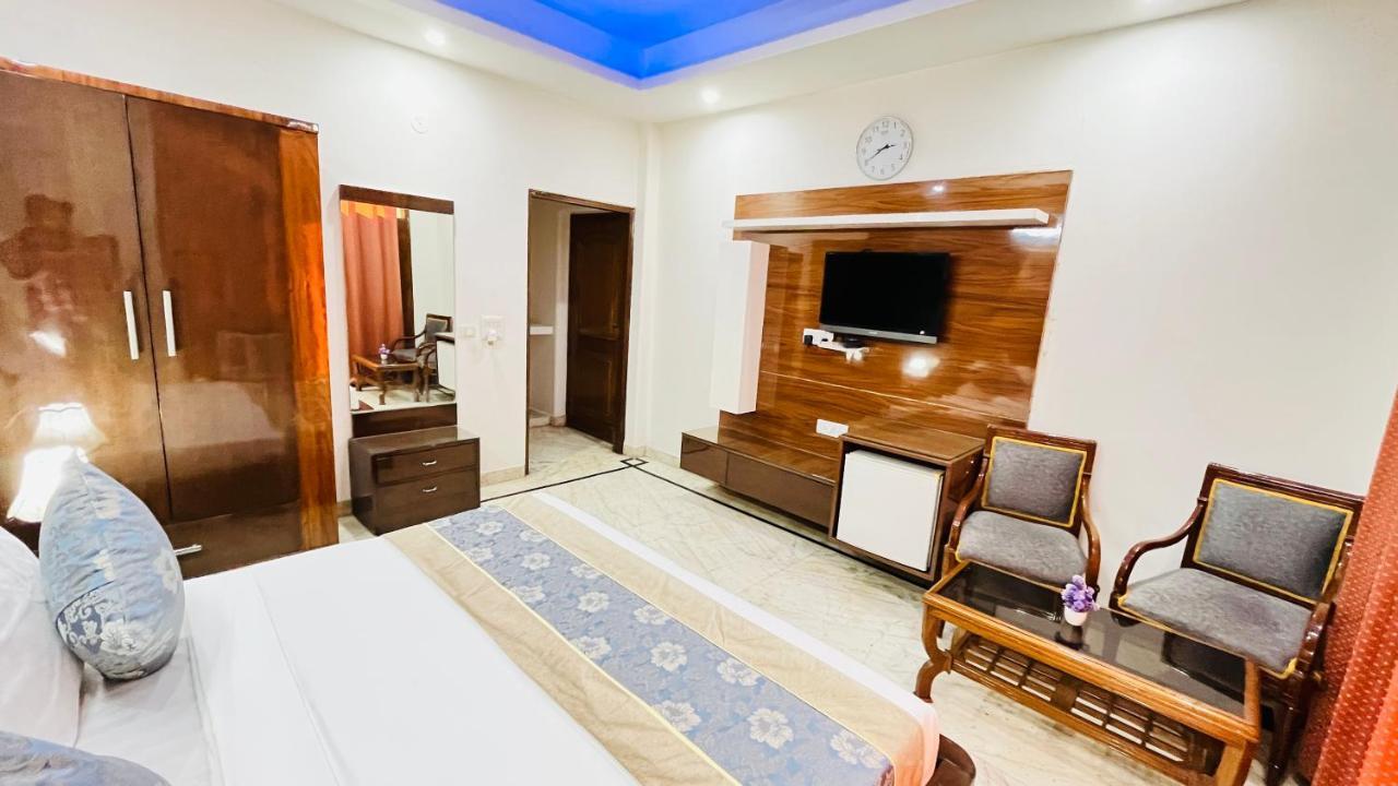 Hotel Starline Sector 28 Gurgaon Exteriör bild